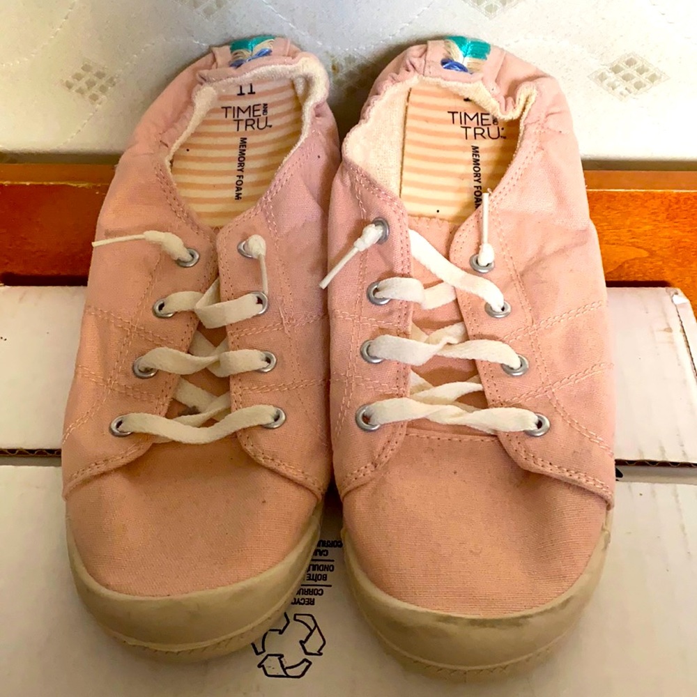 Shoes flat